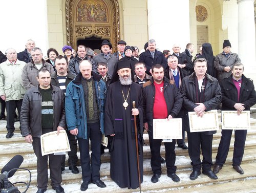 Distincţii oferite de IPS Arhiepiscop Irineu salvatorilor din Apuseni