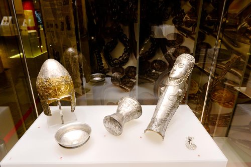 Expoziţie de aur şi argint antic