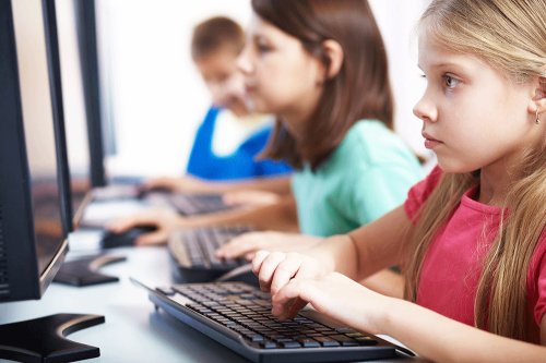 Ghid şcolar de utilizare fără riscuri a internetului