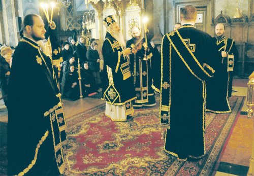 Liturghia Darurilor mai înainte sfinţite unită cu Vecernia, la Catedrala mitropolitană din Iaşi