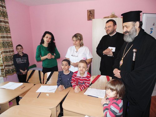 IPS Arhiepiscop Irineu a vizitat două case de tip familial