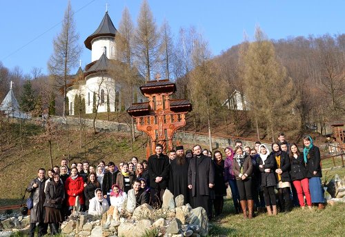 Tineri clujeni în pelerinaj la mănăstirile bistriţene