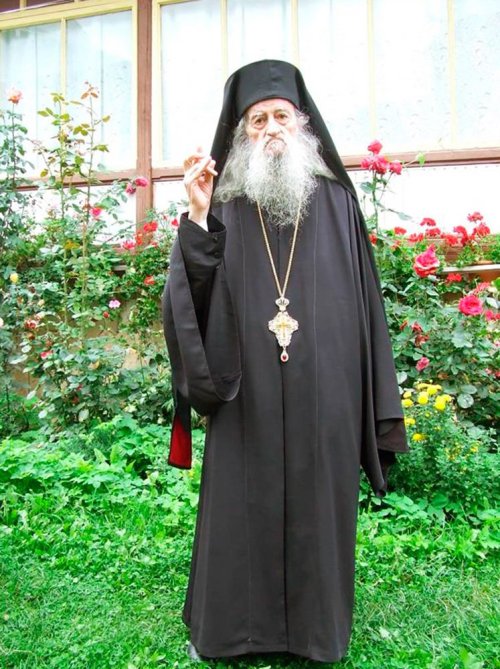 Ctitor de biserici, stareţ harnic şi păstor evlavios - Arhimandritul Zenovie Ghidescu (1919-2014)