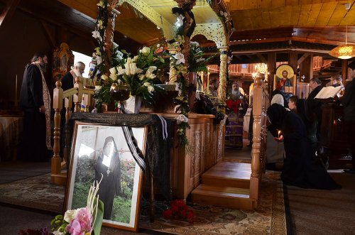 Părintele Zenovie Ghidescu a primit „sărutarea cea mai de pe urmă“