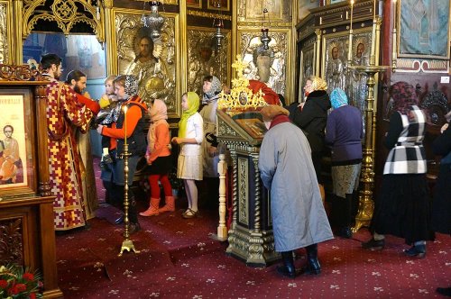 Liturghie în slavonă şi română la Bucureşti