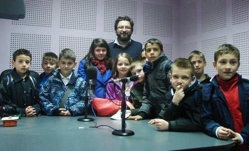 Elevi clujeni, în vizită la Radio Renaşterea