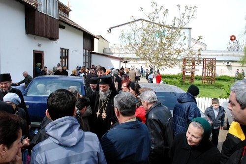 Liturghie arhierească în cartierul Valea Roşie