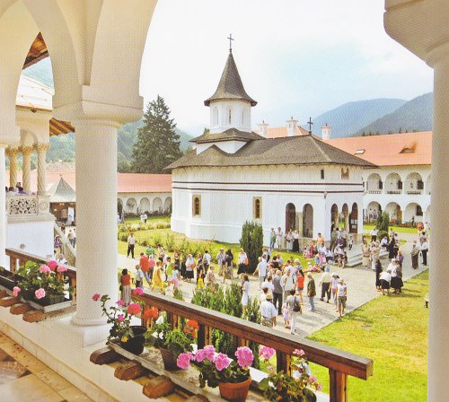 Bucuria Învierii la mănăstirile din România