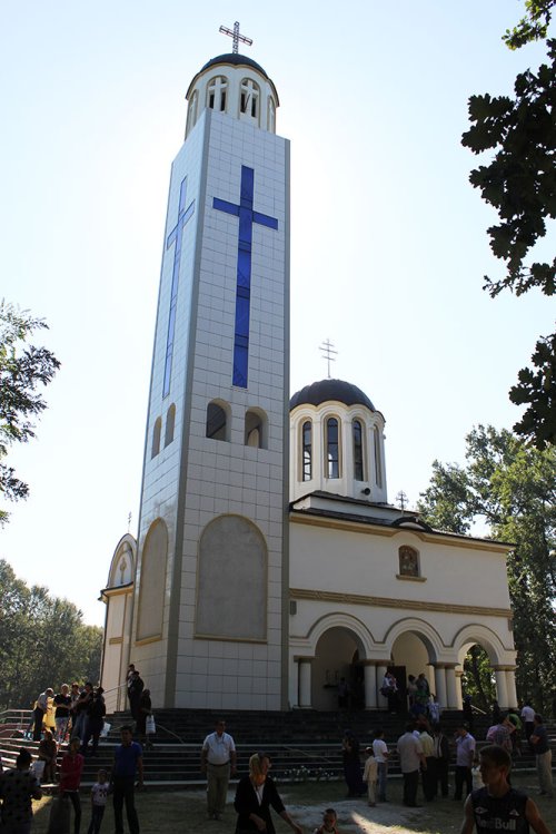 Praznicul Izvorului Tămăduirii în arhiepiscopiile Craiovei şi Râmnicului