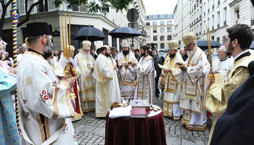 Sfinţirea Catedralei mitropolitane din Paris