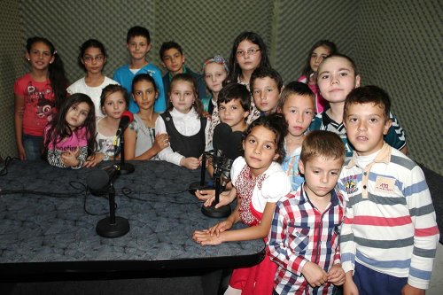 Copiii Centrului „Best Life“ în vizită la Radio Trinitas - Craiova