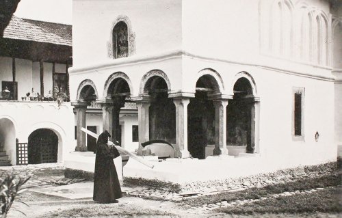 Mănăstirea Sărăcineşti - Vâlcea după desfiinţarea în comunism