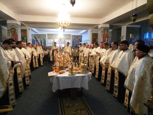 Parohia Gara Veche şi Seminarul Teologic din Piatra Neamţ i-au serbat împreună pe Sfinţii Împăraţi Constantin şi Elena