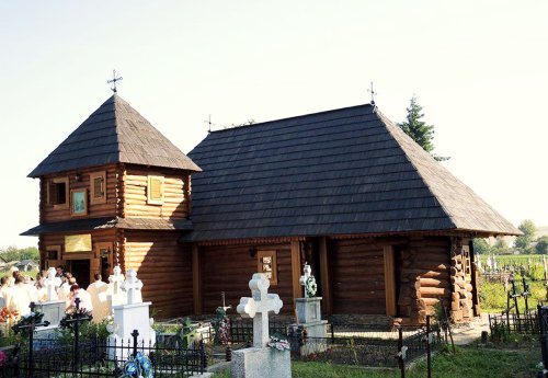 Biserica de lemn din satul Talpa, resfinţită de IPS Mitropolit Teofan