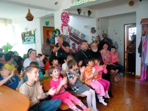 Momente de bucurie pentru copiii defavorizaţi din Slobozia