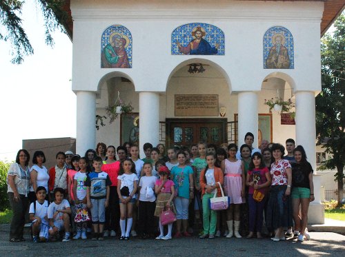 Şcoală de vară la parohia craioveană Harşu