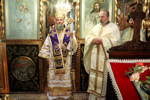 IPS Părinte Irineu, în mijlocul credincioşilor craioveni