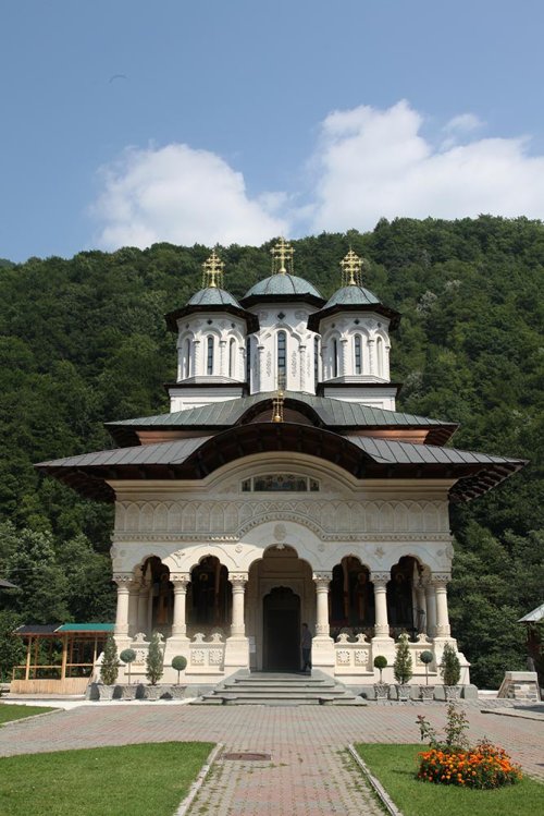 Astăzi este hramul Mănăstirii Lainici