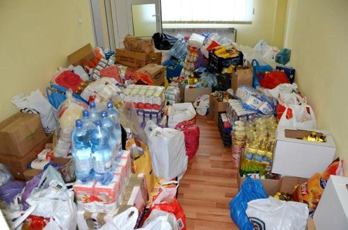 Mii de kilograme de alimente, pături şi haine din Alba pentru sinistraţii din Oltenia