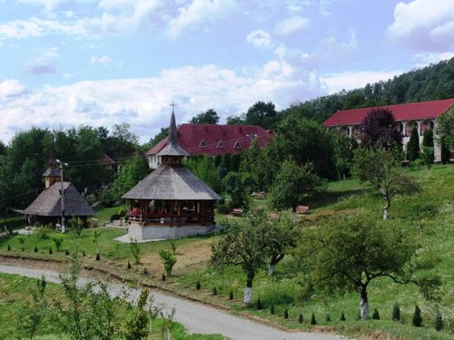 Tabără la Mănăstirea Strâmba, Sălaj
