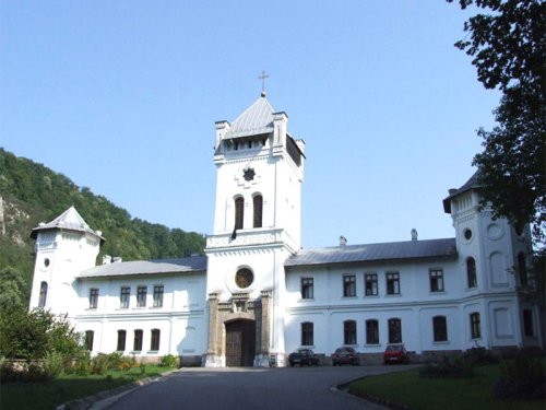 Cursuri pentru preoţi la Mănăstirea Tismana 