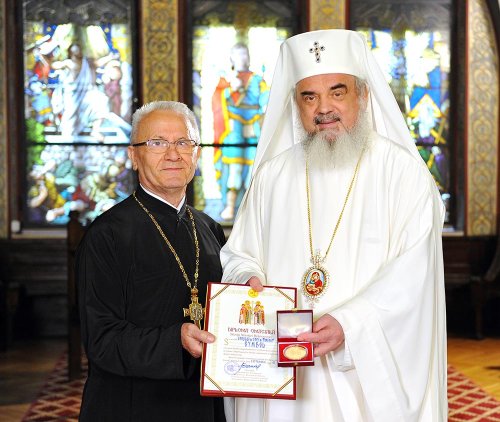 Diploma şi medalia omagială „Sfinţii Martiri Brâncoveni“ pentru Corul „Symbol“