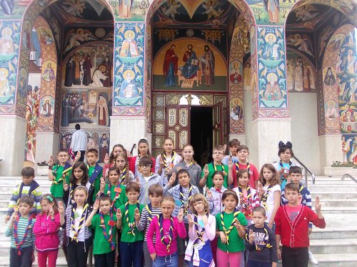 Tabără a Asociaţiei Ghidelor şi Ghizilor din România, la Seminarul Teologic de la Mănăstirea Neamţ
