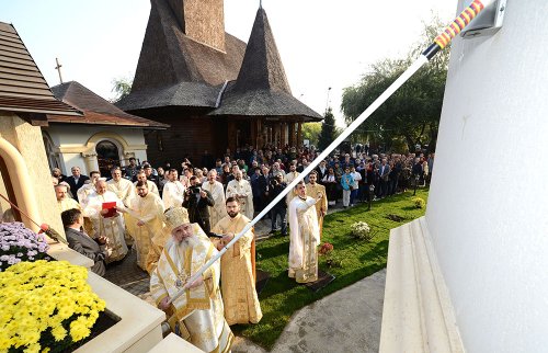 Patriarhul României a târnosit Biserica „Sfânta Vineri“-Pajura