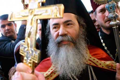 Patriarhul Ierusalimului vine în România aducând un fragment din lemnul Sfintei Cruci