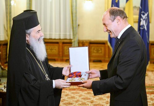 Patriarhul Ierusalimului, decorat de Preşedintele României
