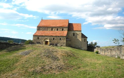 Biserica de aproape 800 de ani din Cisnădioara