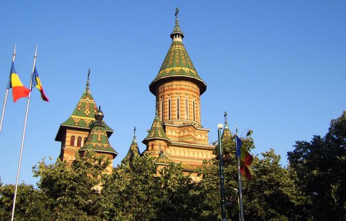 Vizite canonice ale Patriarhului României în Arhiepiscopia Timişoarei şi Episcopia Devei şi Hunedoarei