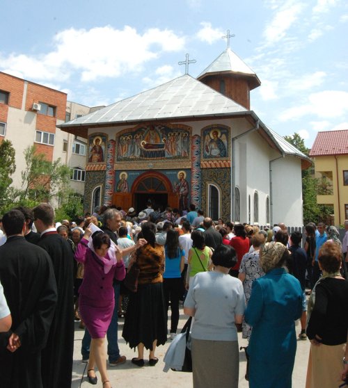 Hramuri de tradiţie la Craiova şi Severin