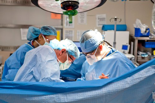 Implant de inimă artificială, în premieră în România