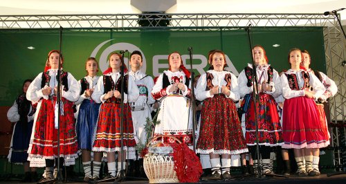 Festivalul „Noi umblăm a colinda“, la Oradea