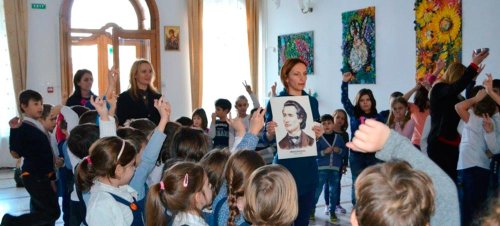 Mihai Eminescu, omagiat la Şcoala Primară şi Gimnaziul „Varlaam Mitropolitul“