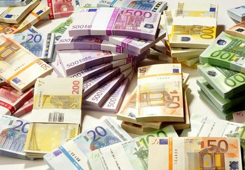 Banca Europeană va injecta lunar câte 60 miliarde de euro