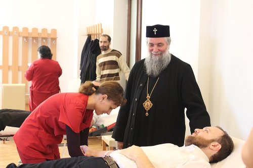 Arhiepiscopia Craiovei a organizat o acţiune de donare de sânge