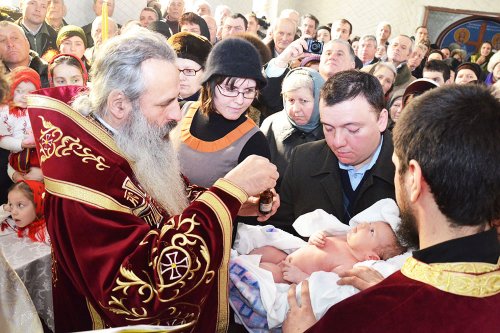 IPS Mitropolit Teofan va oficia Taina Botezului pentru cel de-al cincilea copil al unui preot din Botoşani