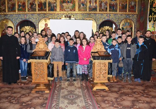 Întâlnire cu tinerii şi copiii din Parohia Berzovia