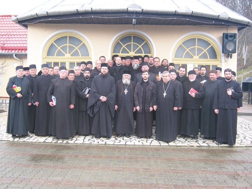 Întâlnire preoţească la Mănăstirea Fereu