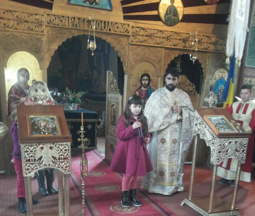 Copiii din Cetea, Oradea, şi-au cinstit bunicii