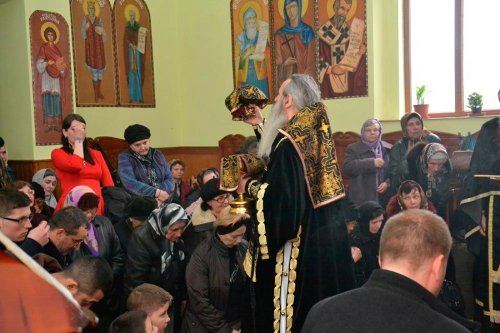 Liturghie arhierească în Parohia „Sfinţii Împăraţi Constantin şi Elena“ - Eternitatea din Botoşani