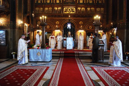 Praznicul Sfintei Învieri în Mitropolia Olteniei