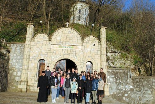 Pe drumurile mănăstirilor din Bucureşti şi din ţinuturile Dobrogei