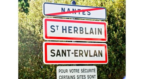 Franţa discută schimbarea denumirilor creştine de localităţi