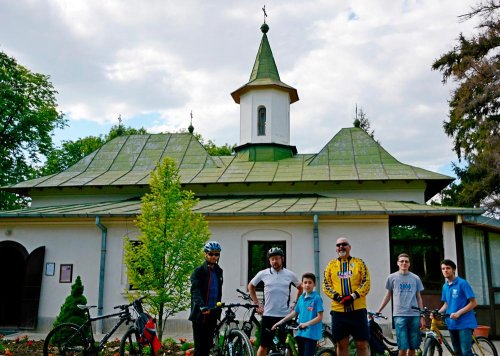 Pelerinaj pe bicicletă la Mănăstirea Bucium