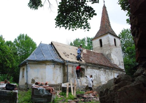 Biserica din Gherdeal, renovată printr-un parteneriat între instituţii