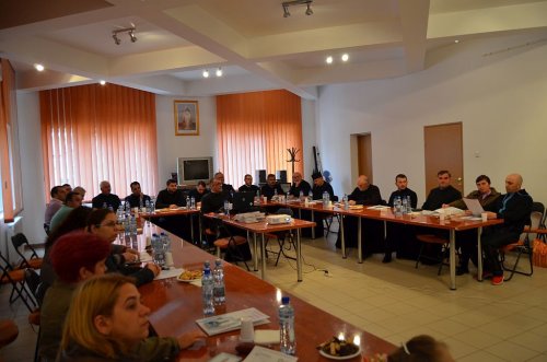 Preoți și profesori de religie reuniți în ședință de lucru la Reșița