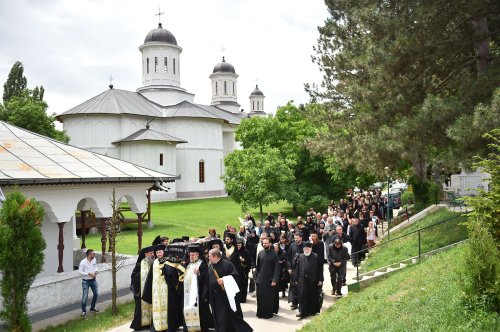 Părintele Rafael Ghiţă a fost înmormântat la Mănăstirea Cernica